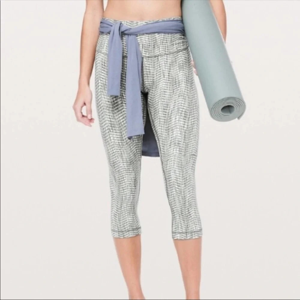 ! LULULEMON Wunder Under Crop HR 21" lw6ay5s Sz. 6